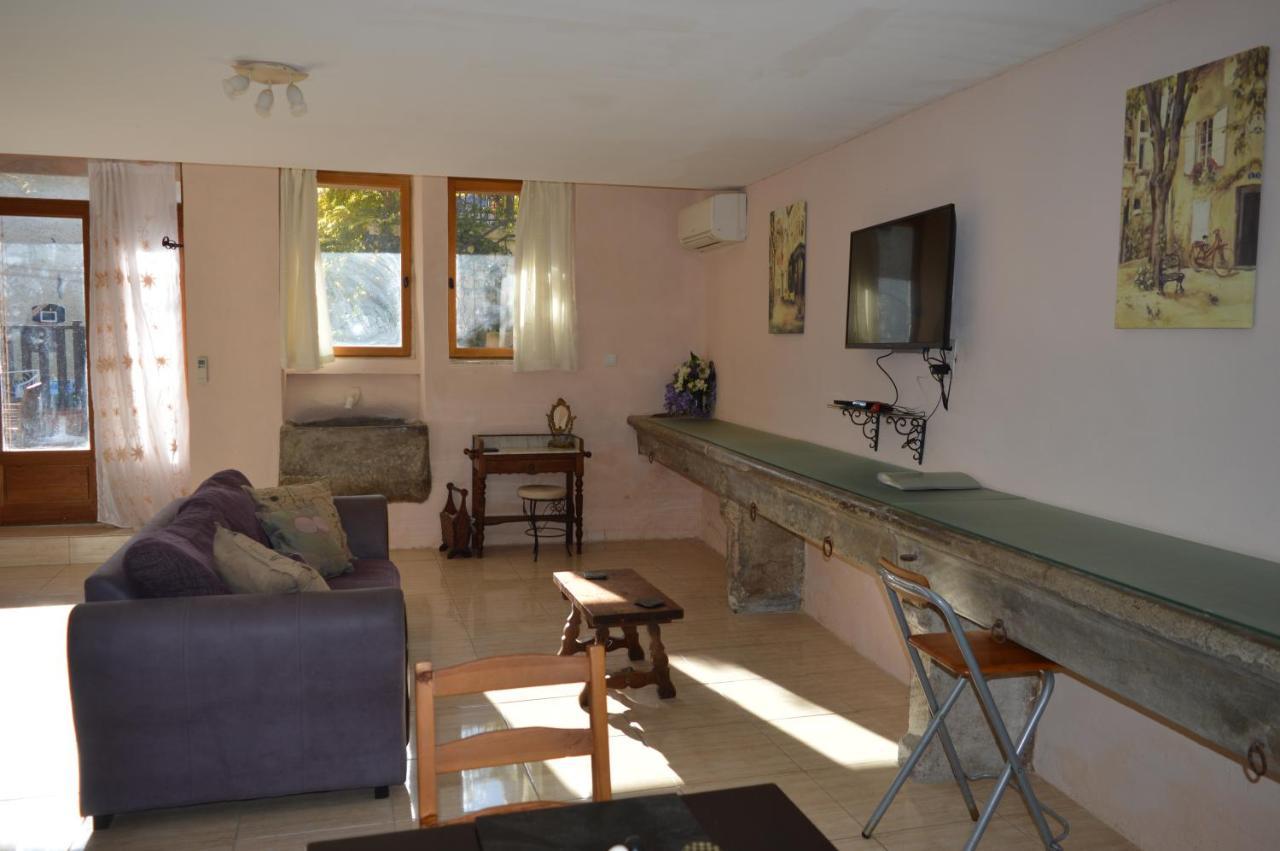 Le Studio Apartment Azille Luaran gambar