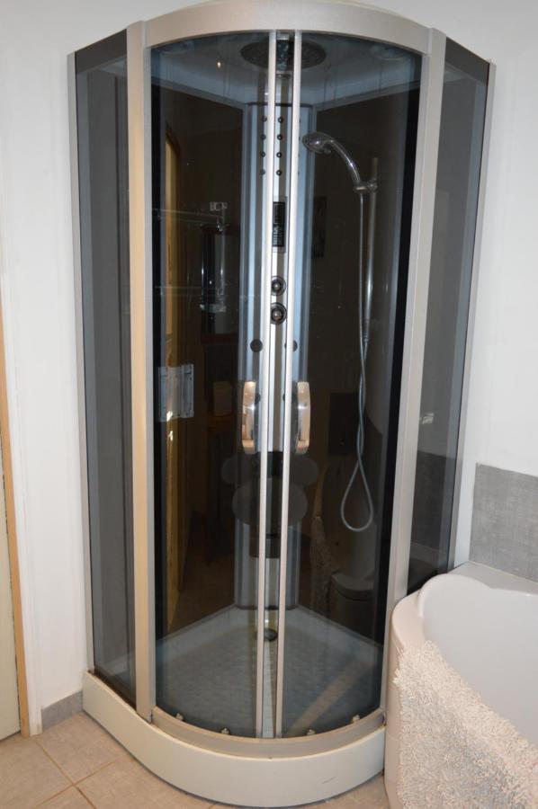 Le Studio Apartment Azille Luaran gambar