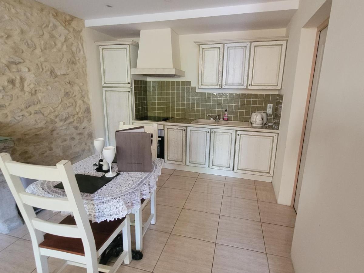 Le Studio Apartment Azille Luaran gambar