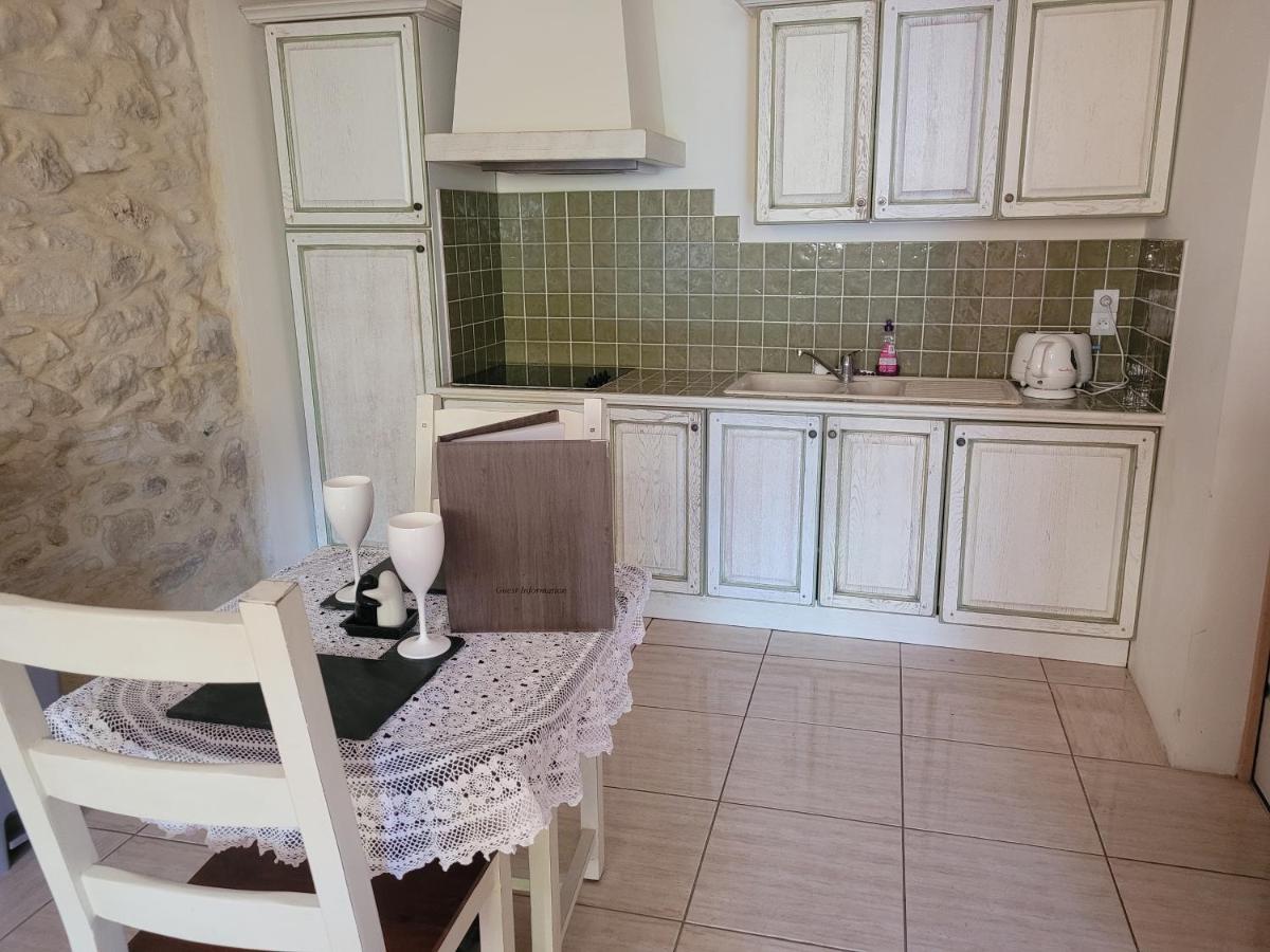 Le Studio Apartment Azille Luaran gambar